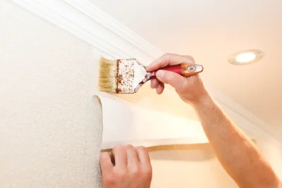 Pose de papier peint à Lespugue — revêtements muraux et toiles de verre